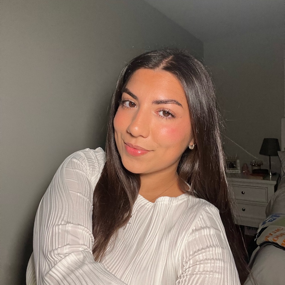 Meet your Posher, Christina 🤍